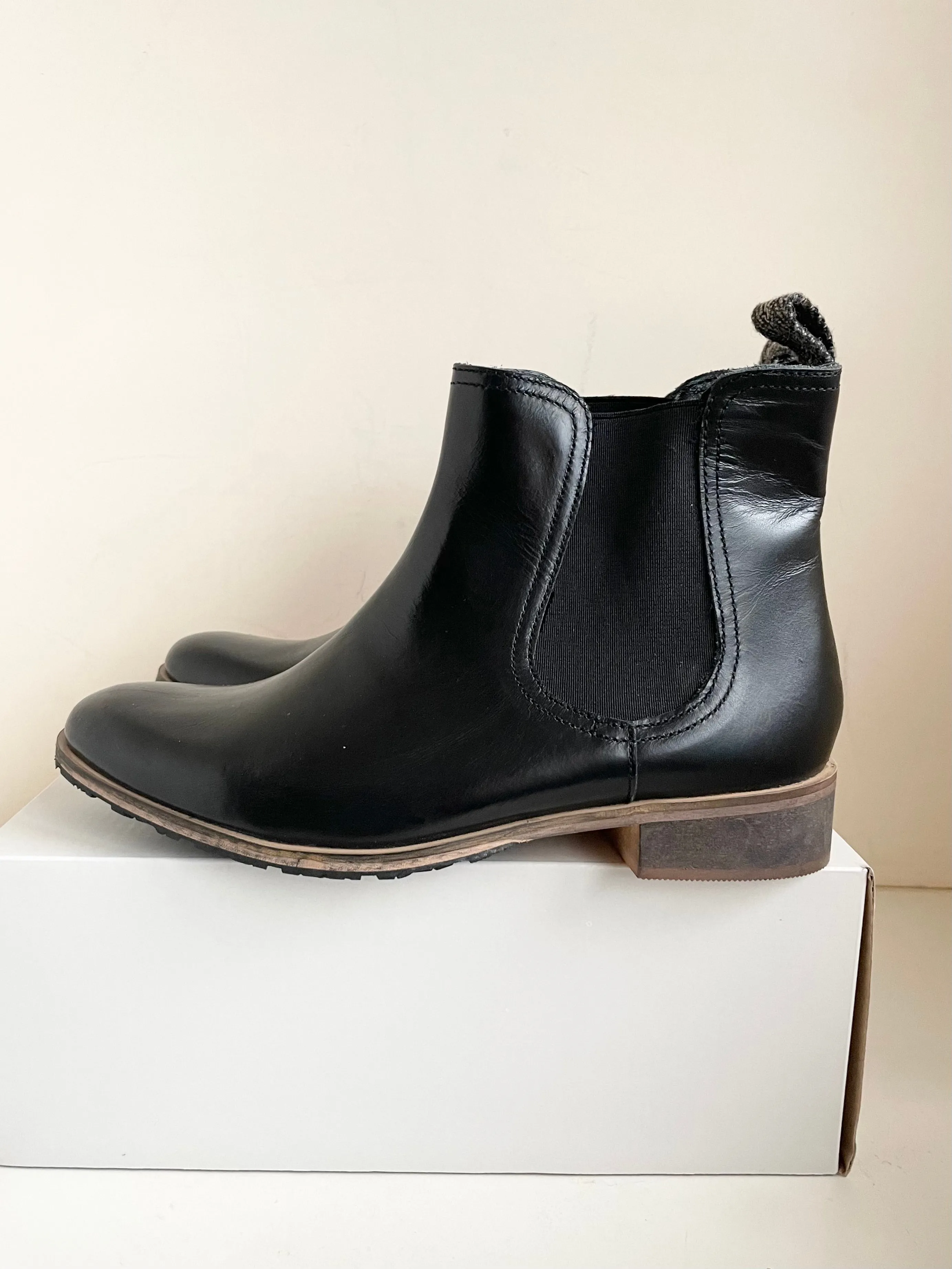 BRAND NEW RAVEL BLACK LEATHER CHELSEA BOOTS SIZE UK 3/35.5