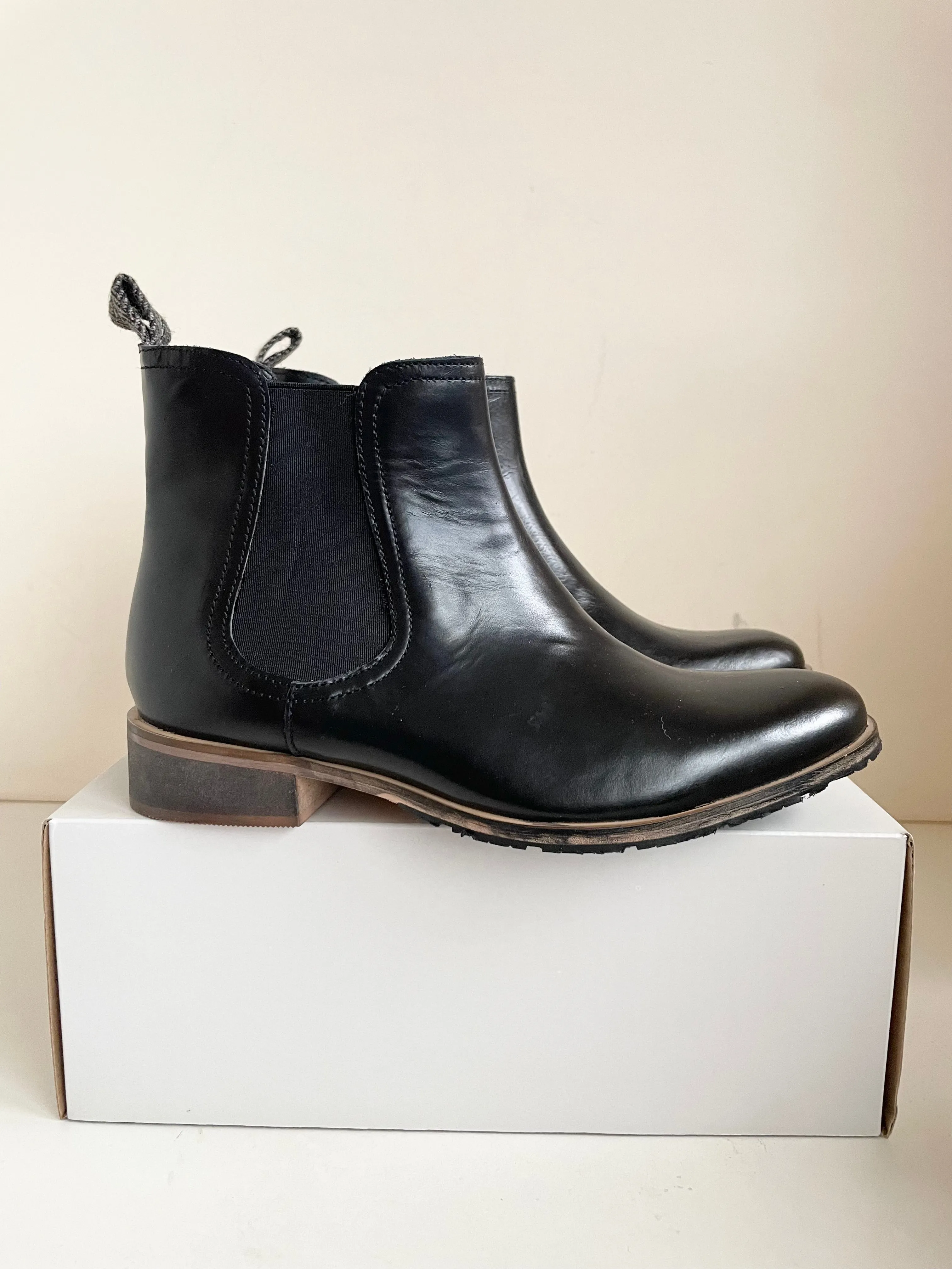 BRAND NEW RAVEL BLACK LEATHER CHELSEA BOOTS SIZE UK 3/35.5
