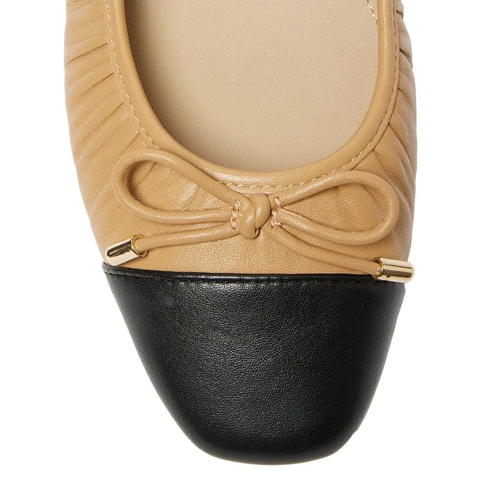 Fame Flat in Black And Camel Leather