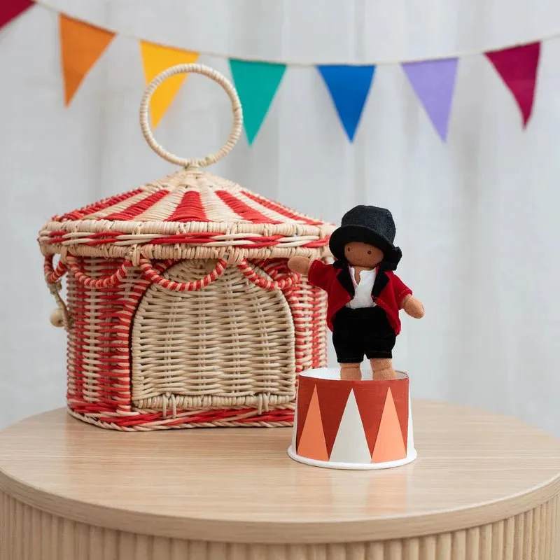 Holdie Circus Folk by Olliella