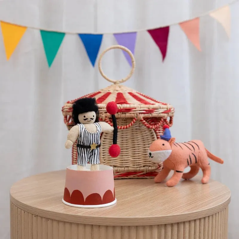 Holdie Circus Folk by Olliella